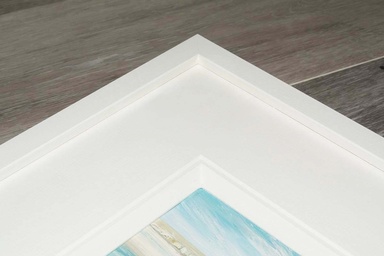 Close-up of the gallery frame profile